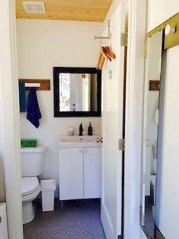 Nectar Yoga B&B On Bowen Island ฮอร์สชูเบย์ ภายนอก รูปภาพ