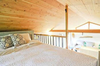 Nectar Yoga B&B On Bowen Island ฮอร์สชูเบย์ ภายนอก รูปภาพ